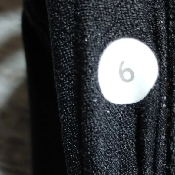 Lululemon Twist Back Tank in Black size 6 Performance Athletic - Picture 5 of 6